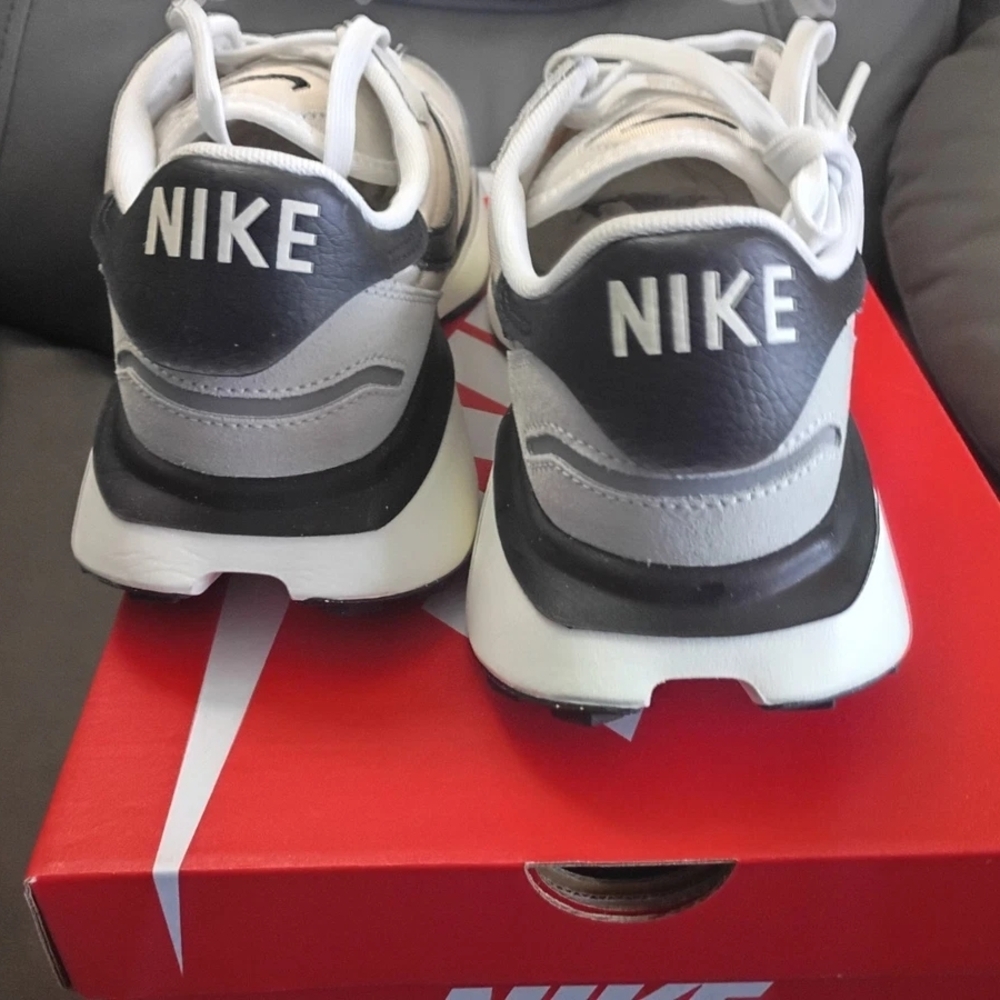 Nike Womens Sneakers - Picture 5 of 8